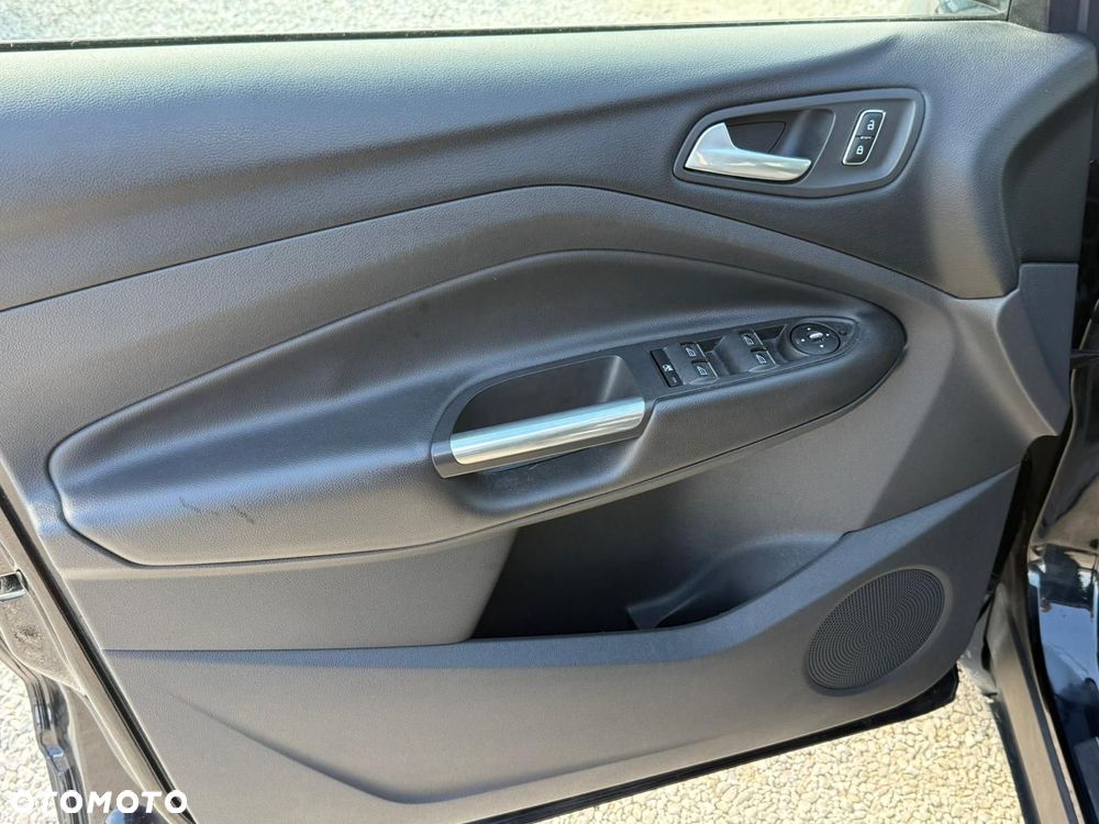 Ford Kuga 1.6 EcoBoost 2x4 Trend - 23