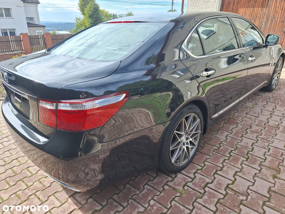 Lexus LS - 7
