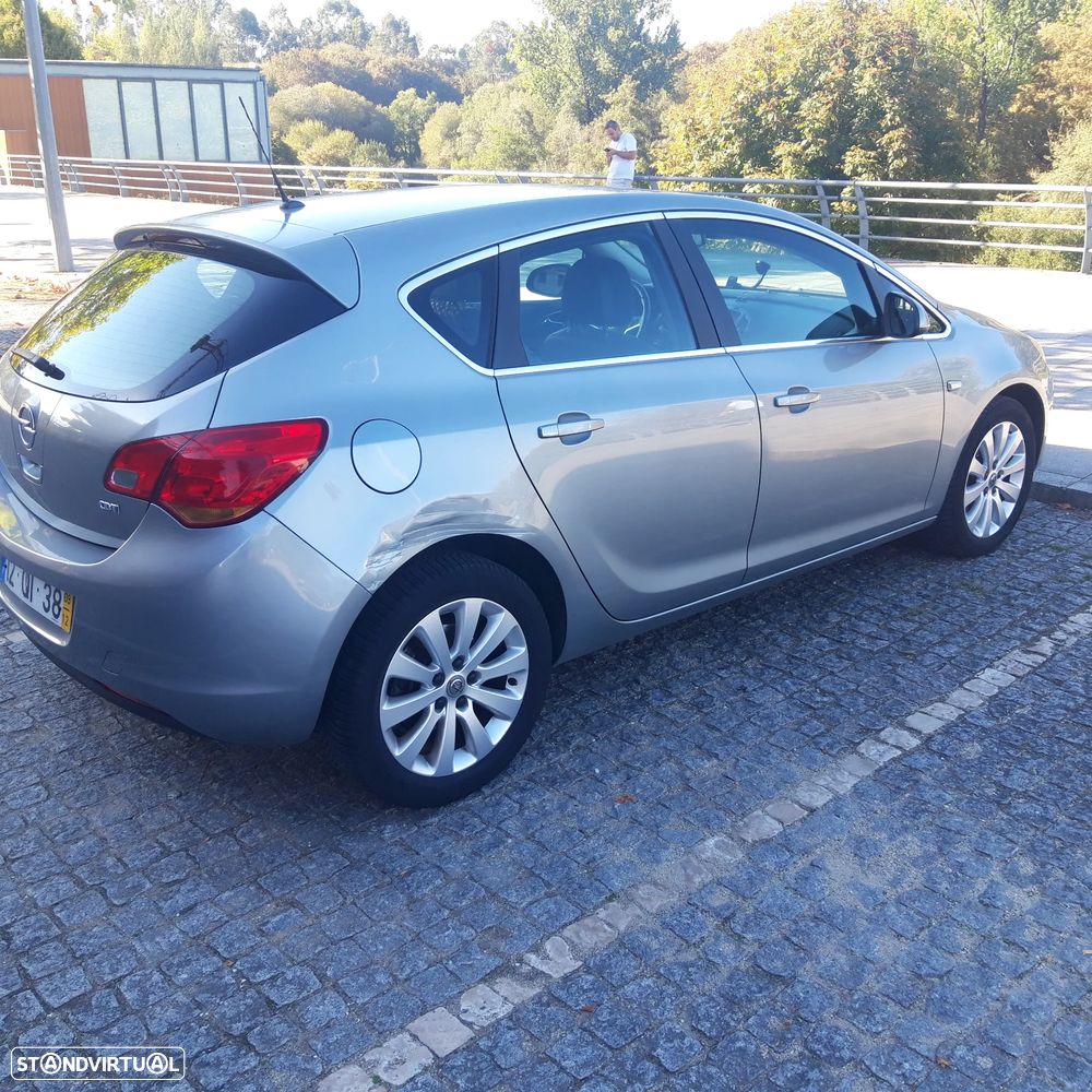 Opel Astra 1.7 CDTi Cosmo ecoFLEX - 9