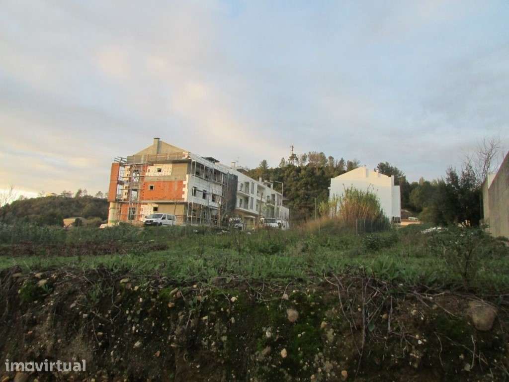 Lote de terreno para bloco habitacional no centro da cidade de Ourém - Grande imagem: 4/4