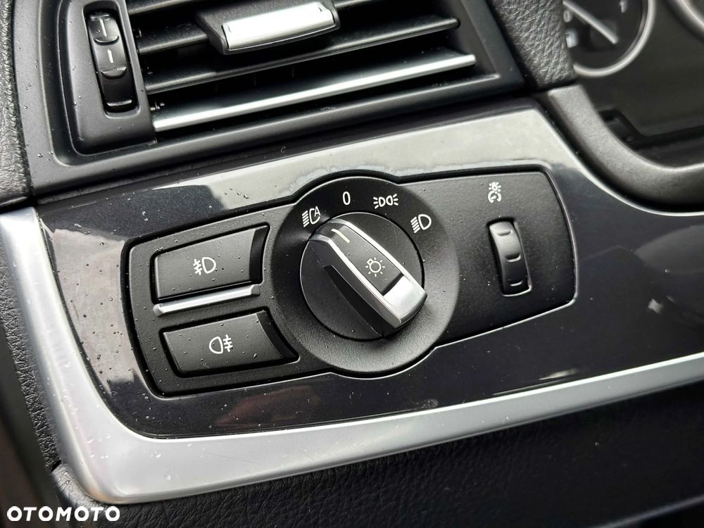 BMW Seria 5 520i - 23