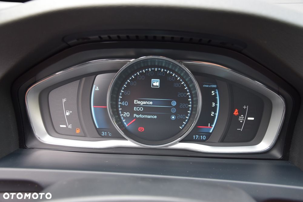 Volvo V60 D4 Momentum - 28
