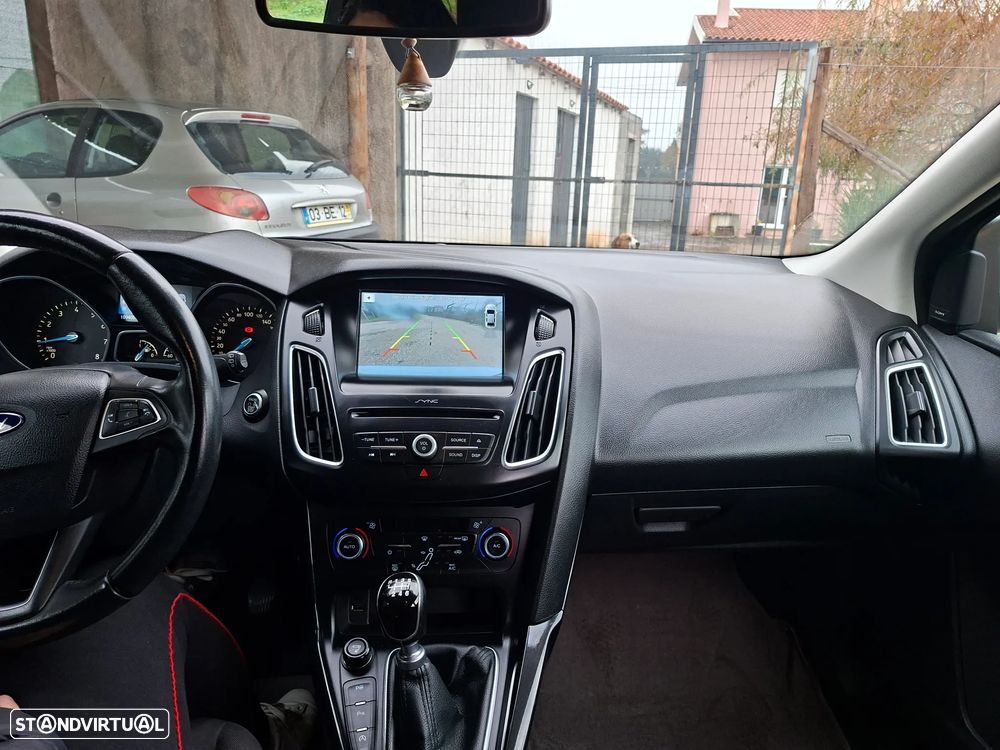 Ford Focus 1.0 EcoBoost Titanium - 24