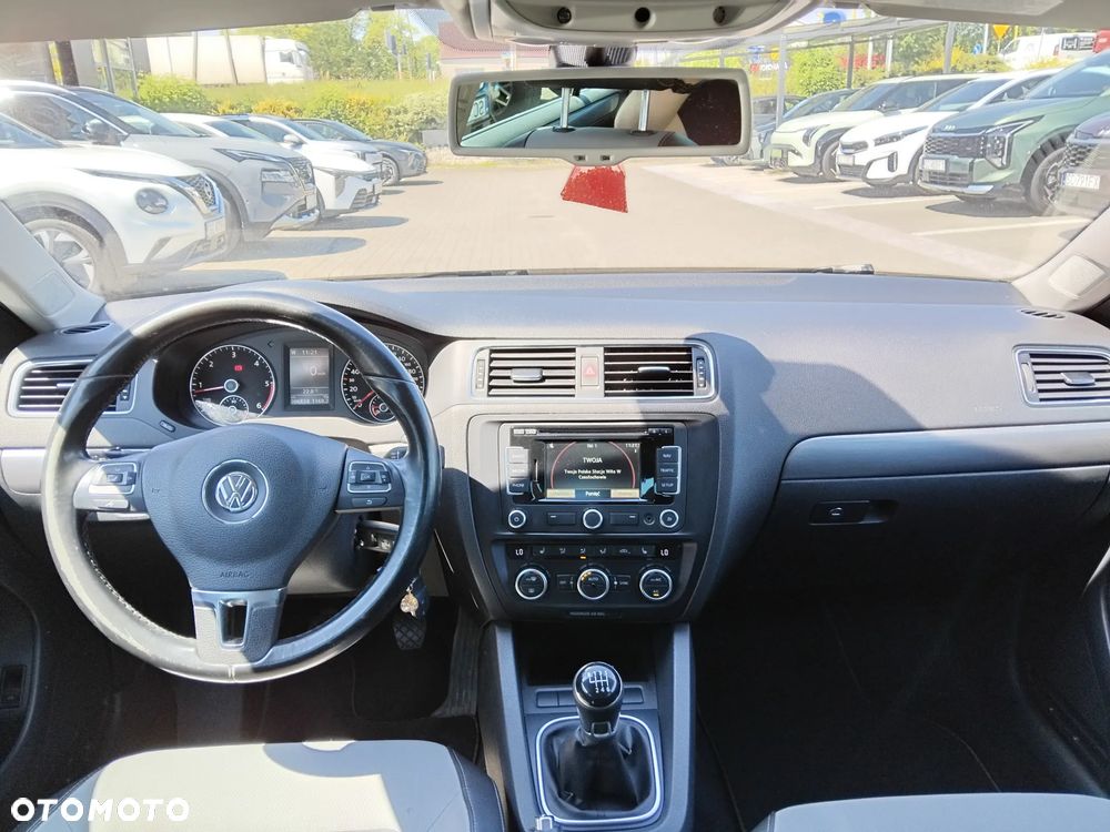Volkswagen Jetta 2.0 TDI Highline - 6