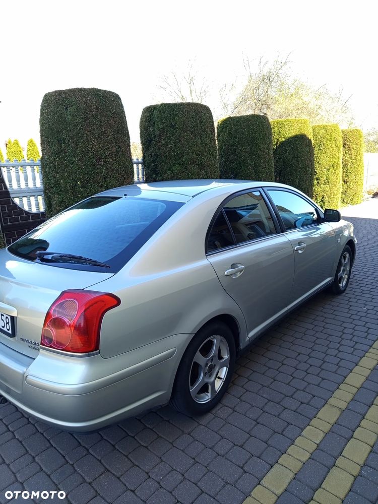 Toyota Avensis 2.0 D-4D Luna - 4