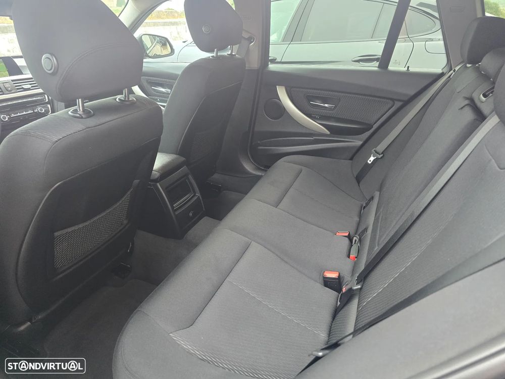 BMW 318 d Advantage - 11