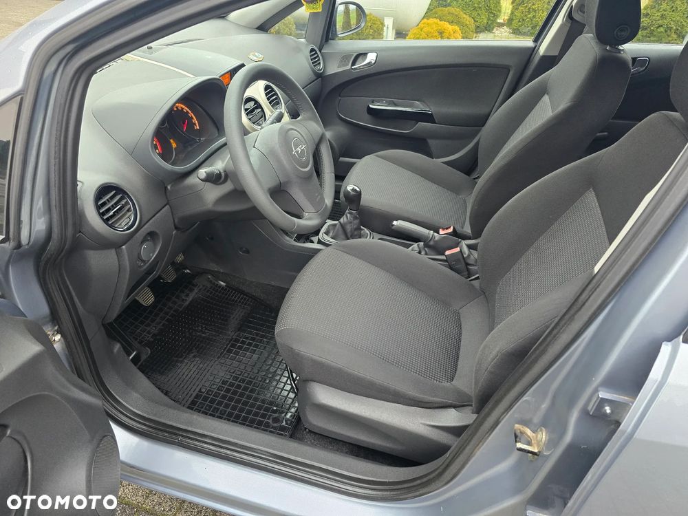 Opel Corsa 1.2 16V Essentia - 11