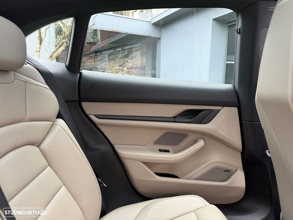Porsche Taycan Cross Turismo 4 - 24