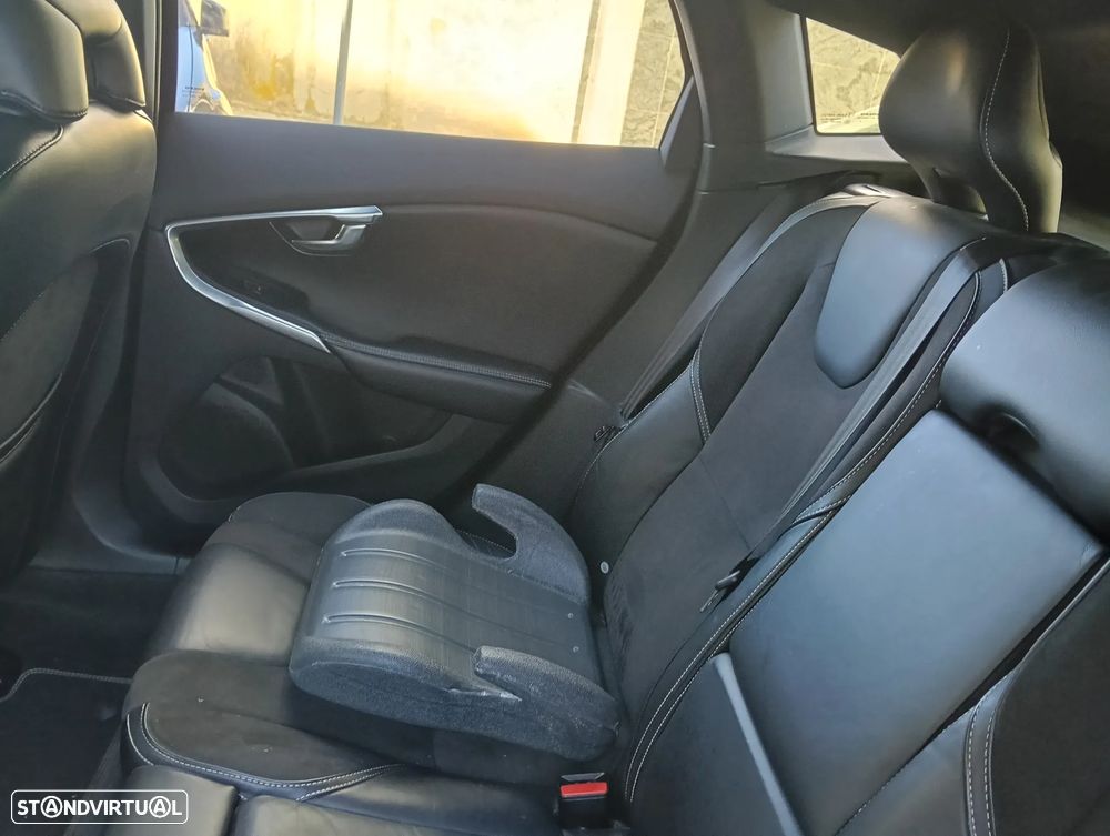 Volvo V40 1.6 D2 R-Design — fotografia 36