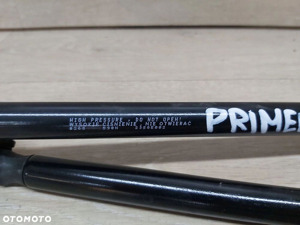 Nissan Primera P12 siłownik klapy tył Kombi - komplet 2szt - 3