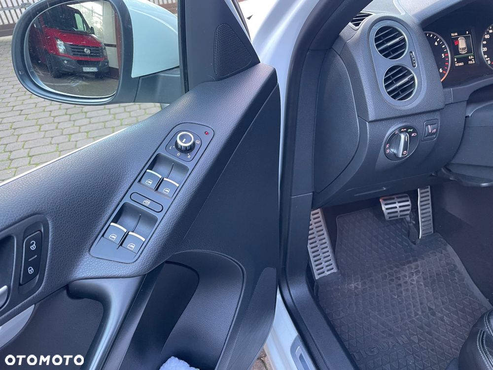 Volkswagen Tiguan 2.0 TDI 4Mot Perfectline R-Style DSG - 29