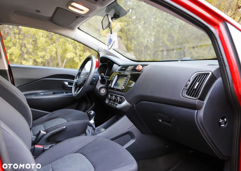 Kia Rio 1.2 L - 3