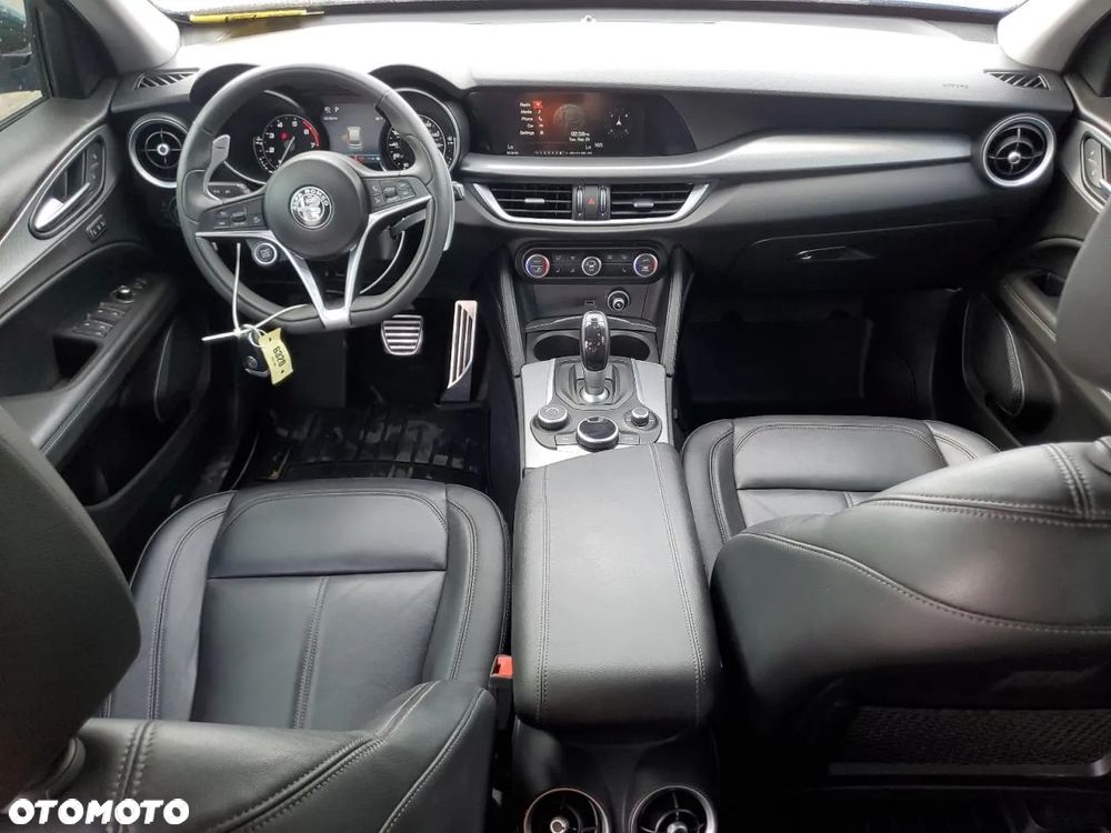 Alfa Romeo Stelvio - 8