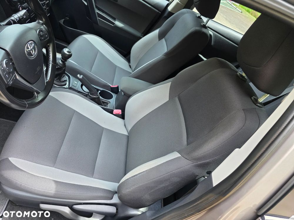 Toyota Auris 1.33 Dual-VVT-i - 13