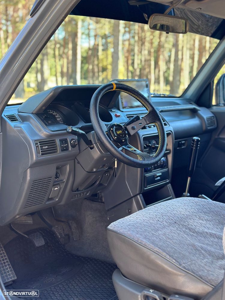 Mitsubishi Pajero 2.5 TDi GLX - 16