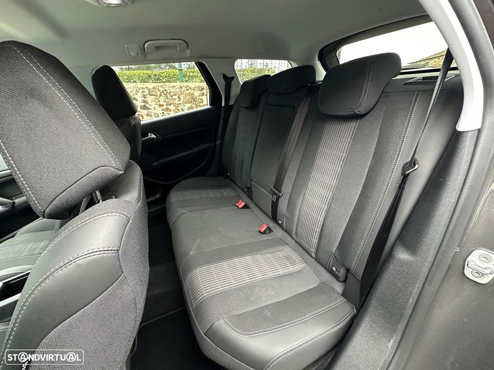 Peugeot 308 1.2 PureTech Allure - 32