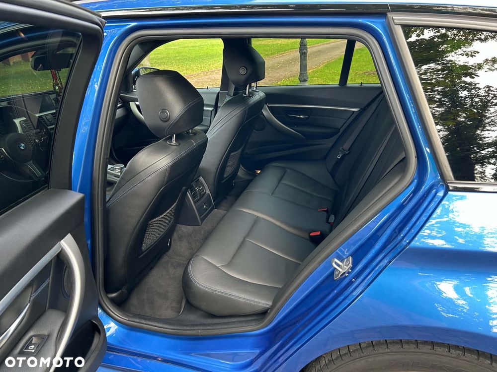 BMW Seria 3 320d M Sport - 14