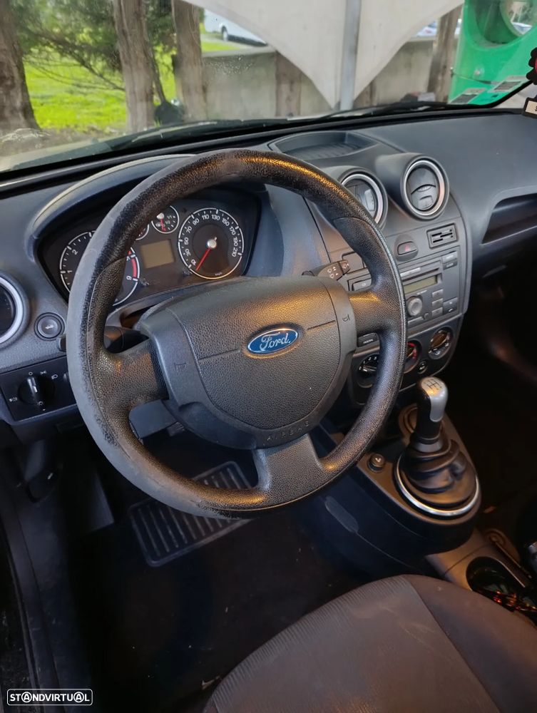 Ford Fiesta 1.4 TDCI Ghia - 11