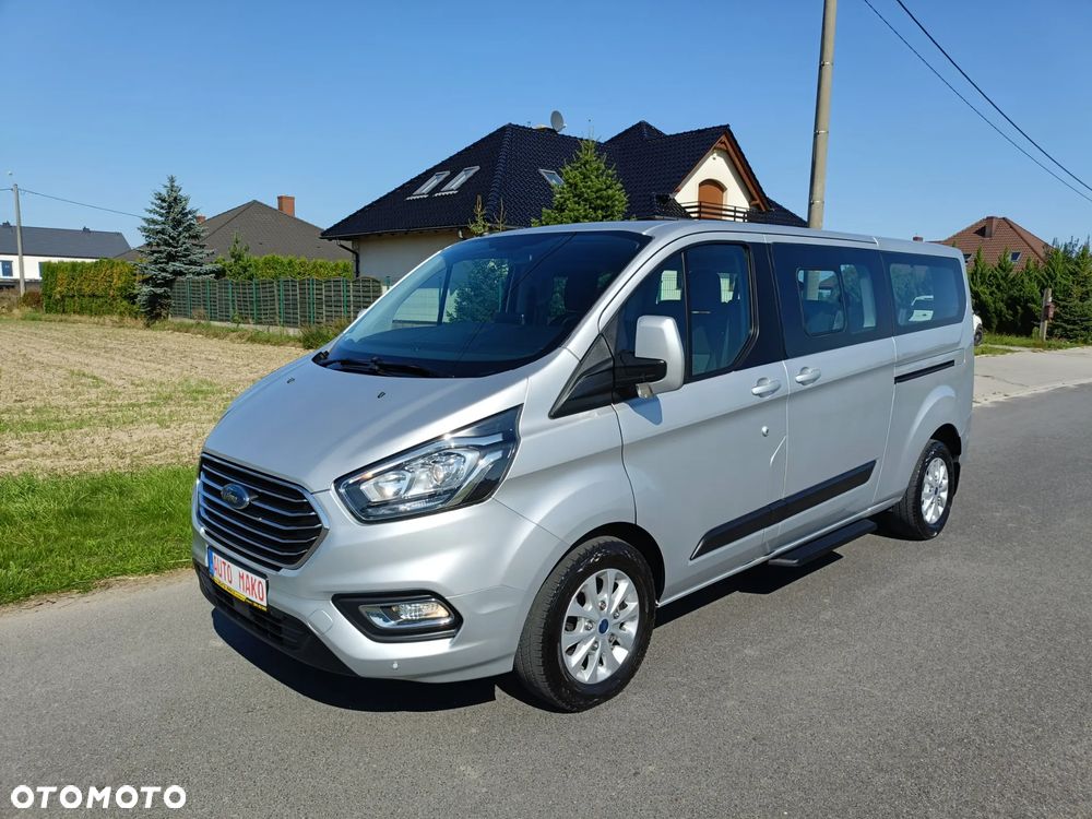 Ford Tourneo Custom - 38