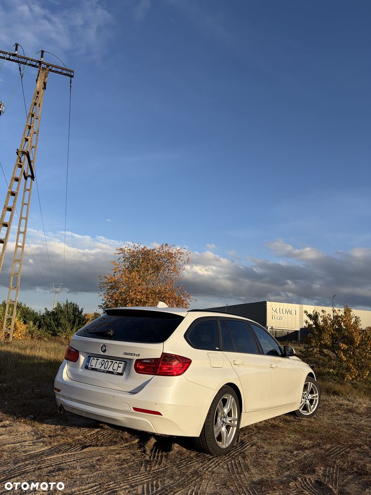 BMW 3 Series 2014 photo 2