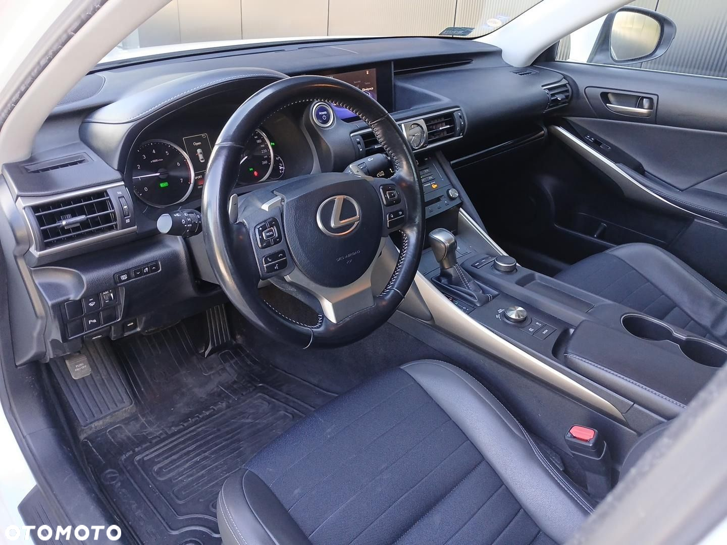 Lexus IS - 10