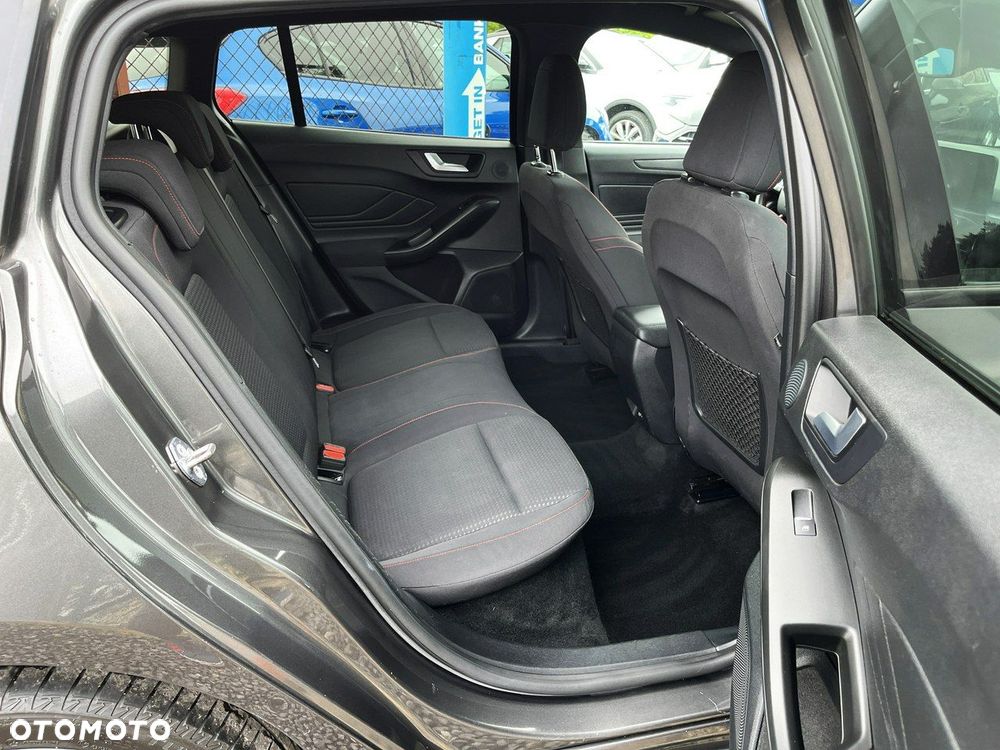 Ford Focus - 32
