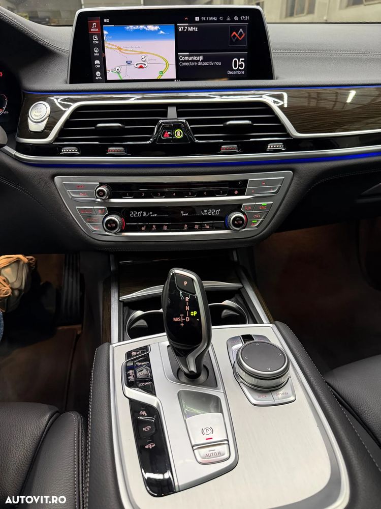 BMW Seria 7 730d xDrive MHEV - 17