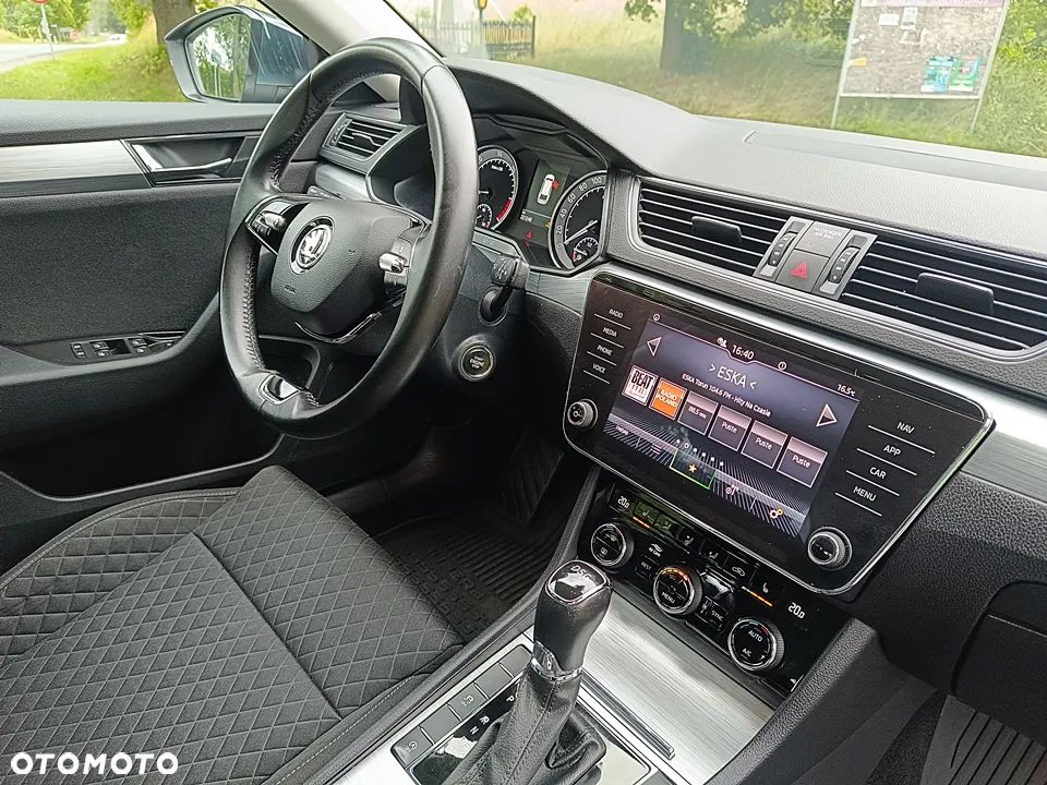 Skoda Superb 2.0 TDI Ambition DSG - 33