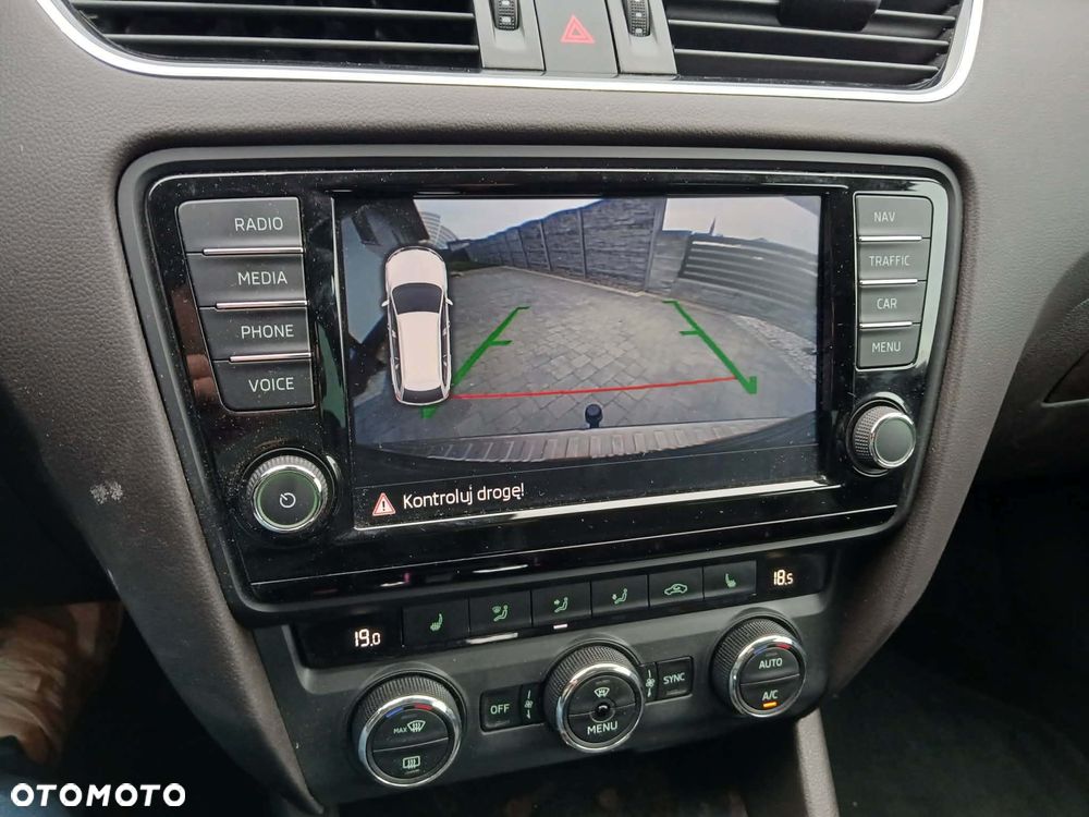 Skoda Octavia 2.0 TDI DSG L&K - 25