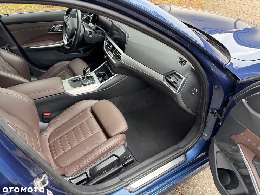 BMW Seria 3 320d xDrive Luxury Line sport - 16