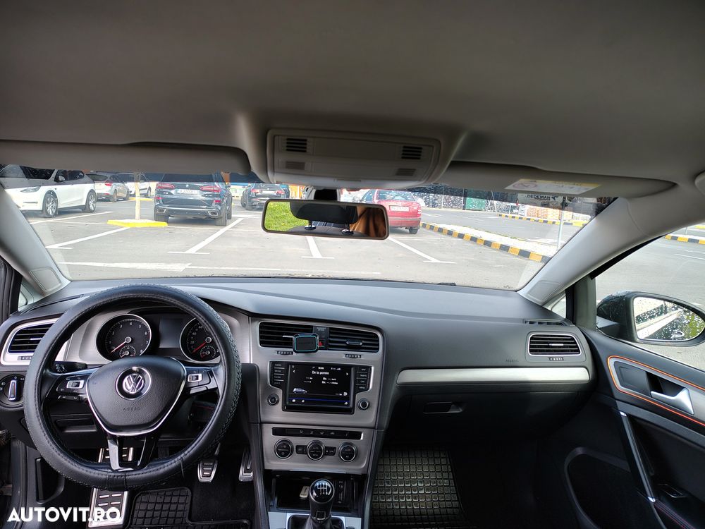 Volkswagen Golf - 11