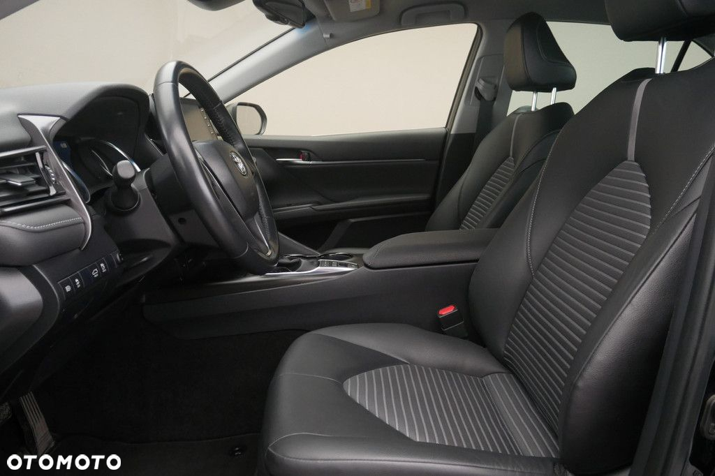 Toyota Camry - 12