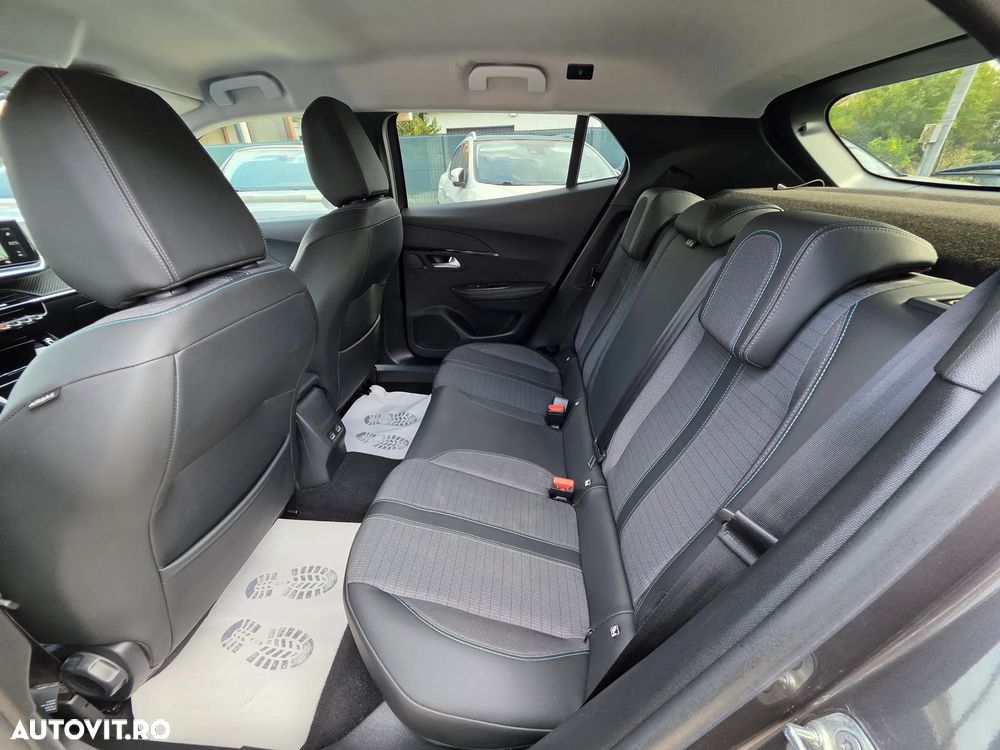 Peugeot 2008 PureTech 130 EAT8 GT - 19