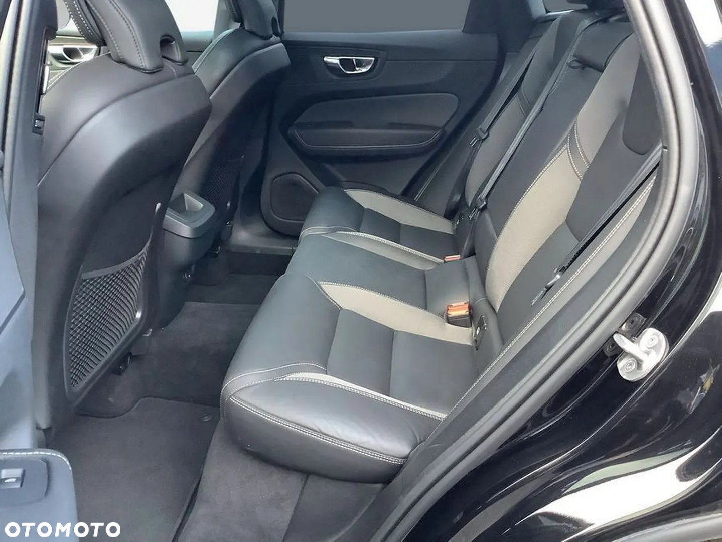 Volvo XC 60 B5 B AWD Plus Black Edition - 13
