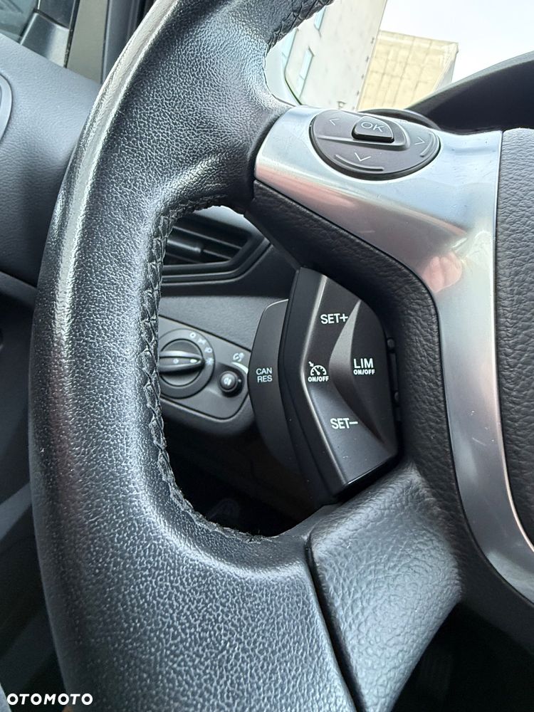 Ford Kuga 1.5 EcoBoost 2x4 Titanium - 25