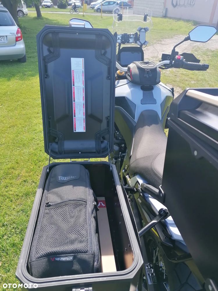Suzuki V-STROM - 10