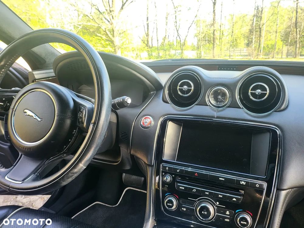 Jaguar XJ - 25