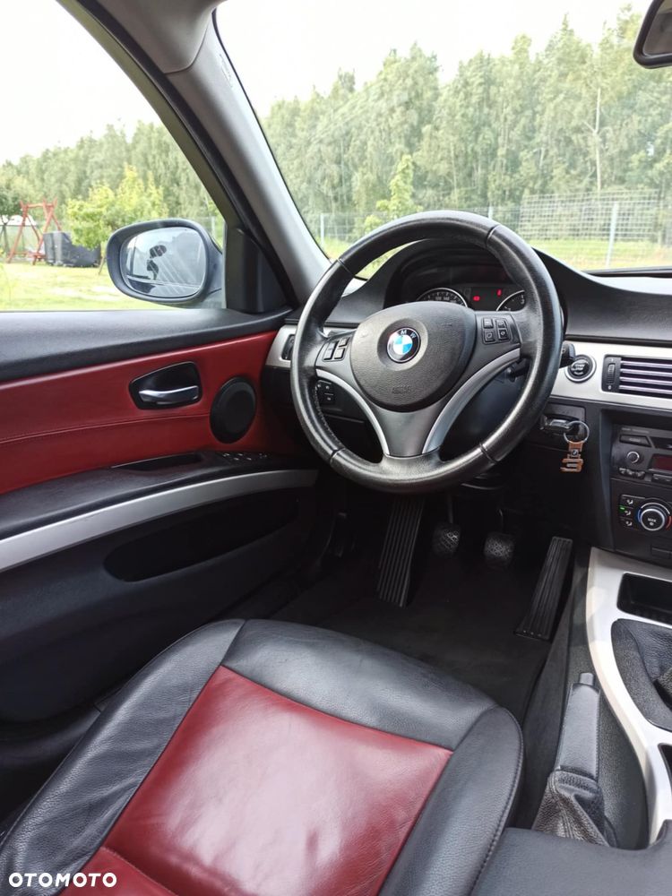 BMW Seria 3 318i Touring - 14