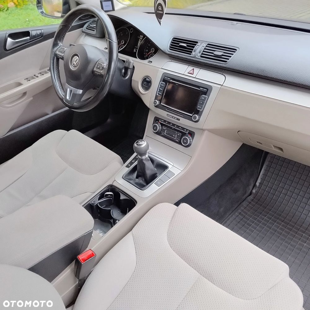 Volkswagen Passat - 27