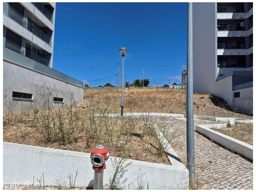 Terreno com Projeto Aprovado na Amadora - Grande imagem: 3/15
