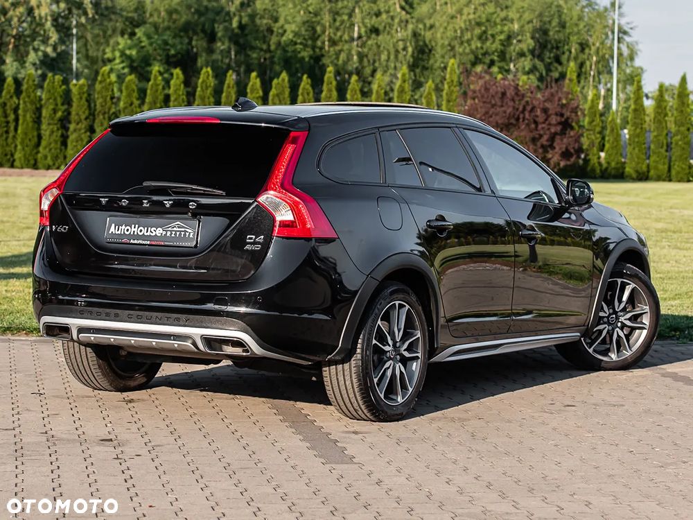 Volvo V60 Cross Country - 11