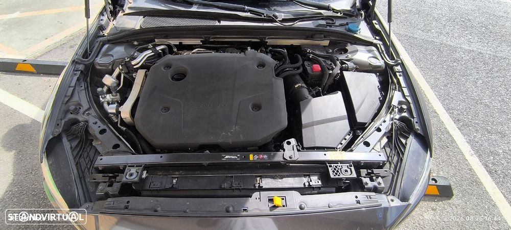 Volvo V60 2.0 B4 Plus Dark Auto - 8