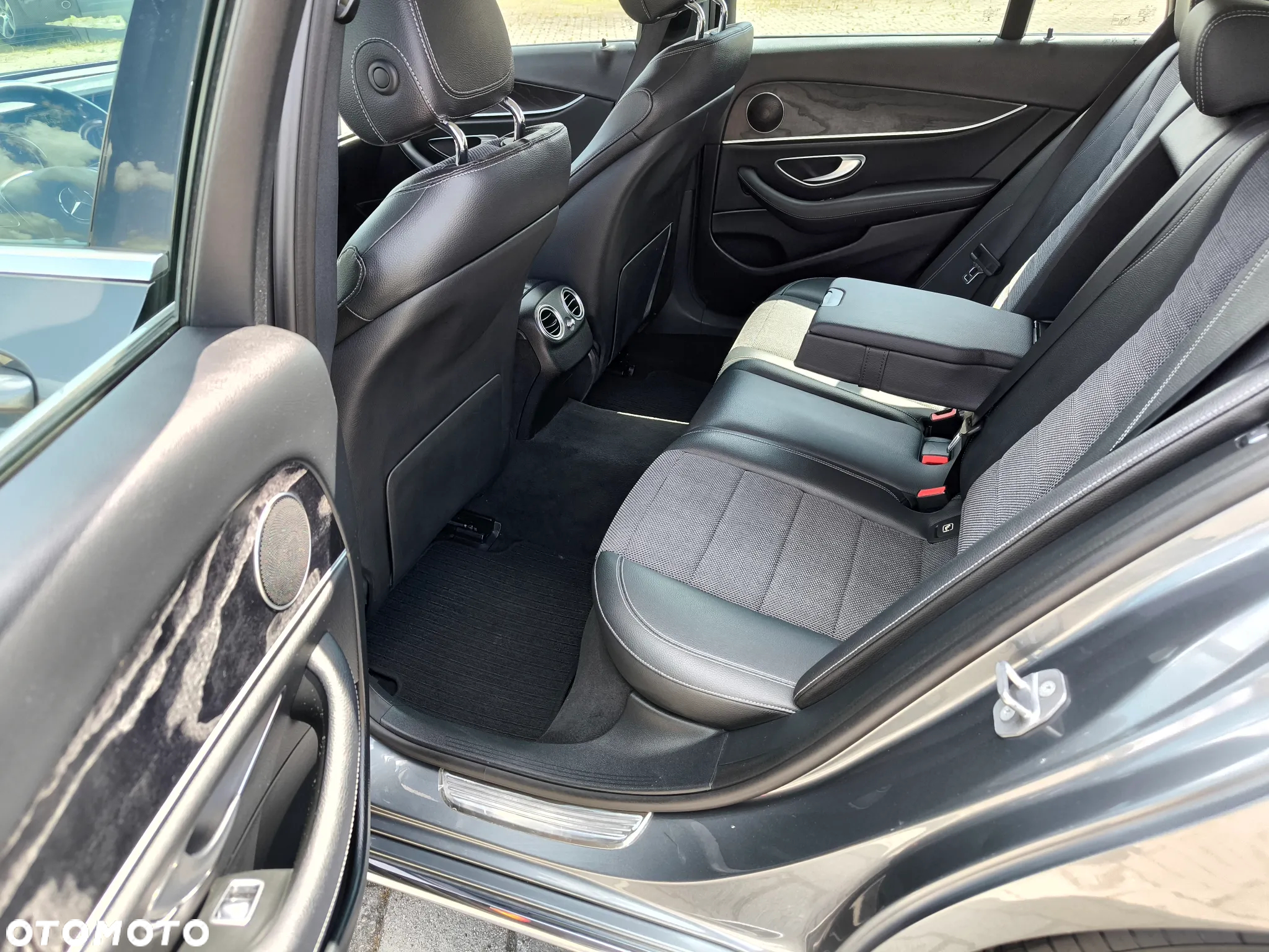 Mercedes-Benz Klasa E 200 d 9G-TRONIC - 16