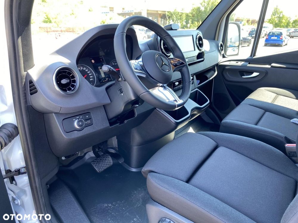Mercedes-Benz Sprinter - 10