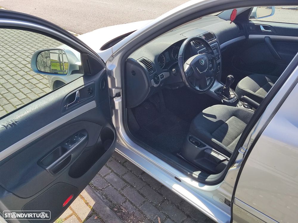 Skoda Octavia Break 1.6 TDi Elegance Pack - 7