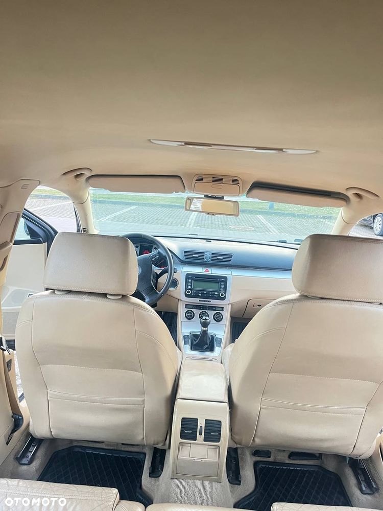 Volkswagen Passat - 15