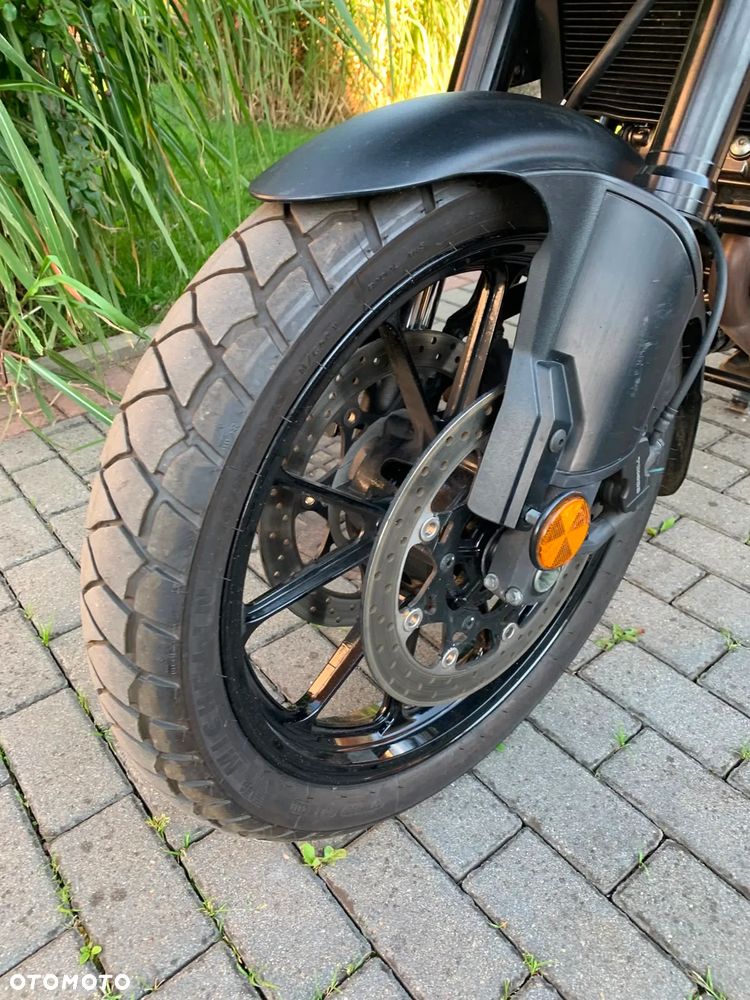 Suzuki DL - 15