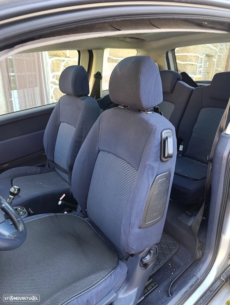 Peugeot 1007 1.4 HDi Trendy - 6