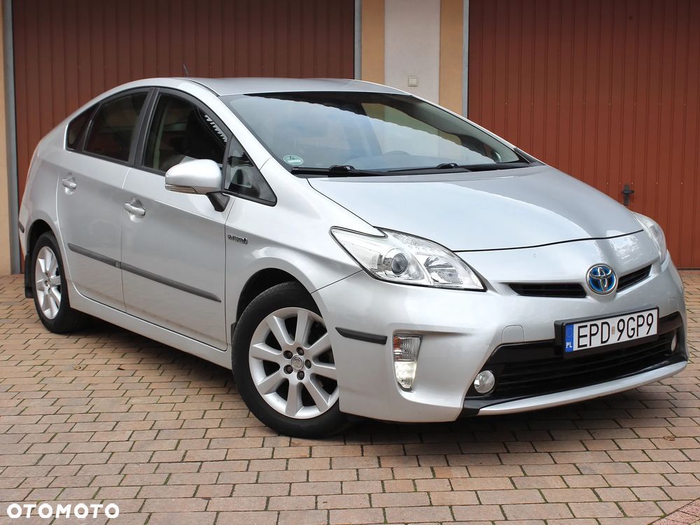 Toyota Prius (Hybrid) Life - 3