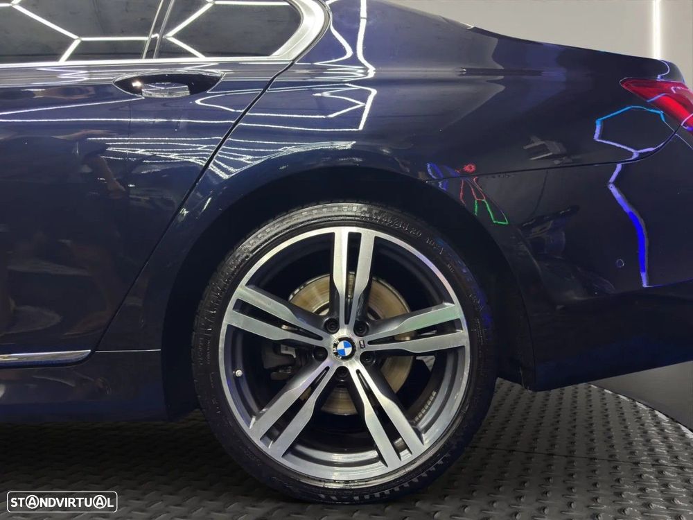 BMW 740 d xDrive Pack M - 24